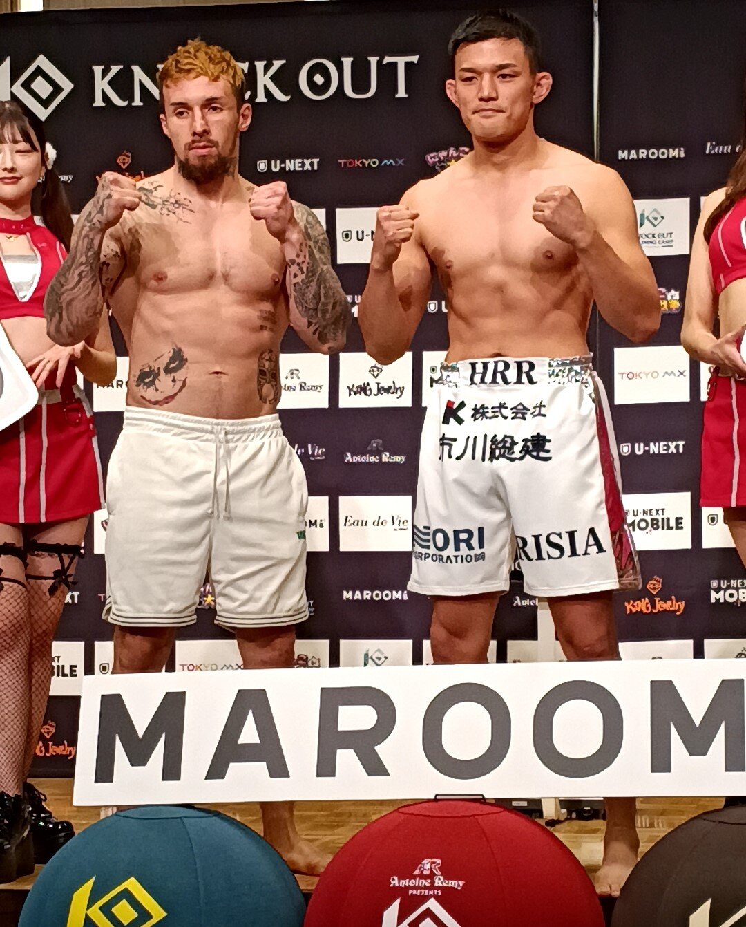 対戦する木村“フィリップ”ミノル（左）と宮原譲
