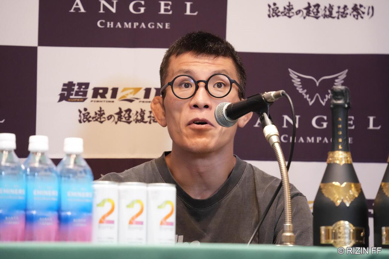 質問に答える青木真也（C）RIZIN FF