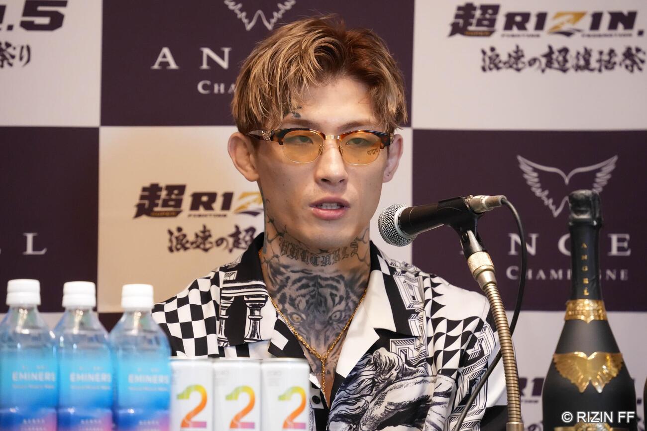 質問に答える平本蓮（C）RIZIN FF