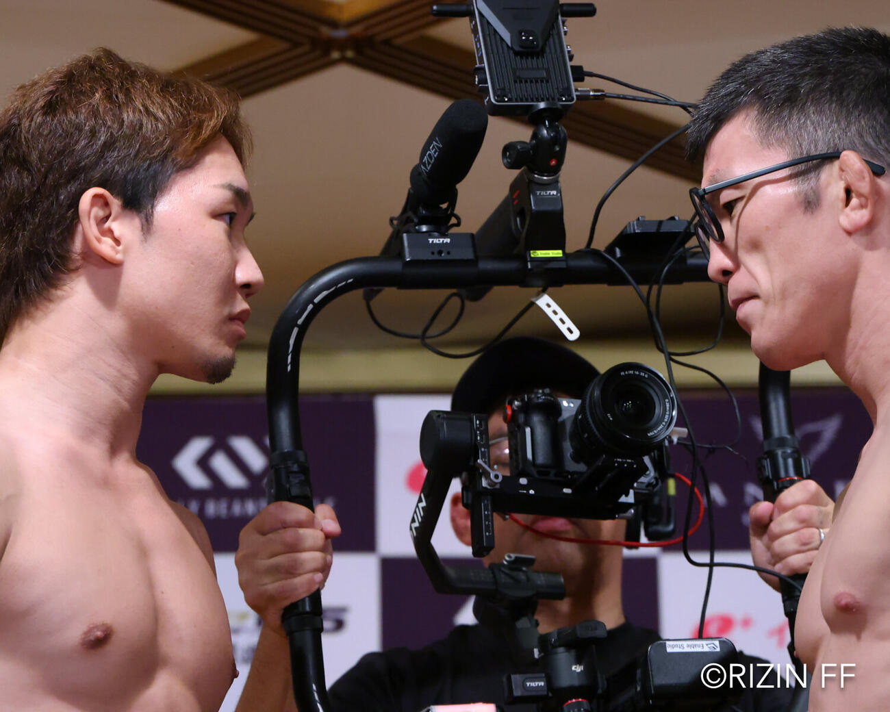 朝倉未来（左）と青木真也（C）RIZIN FF