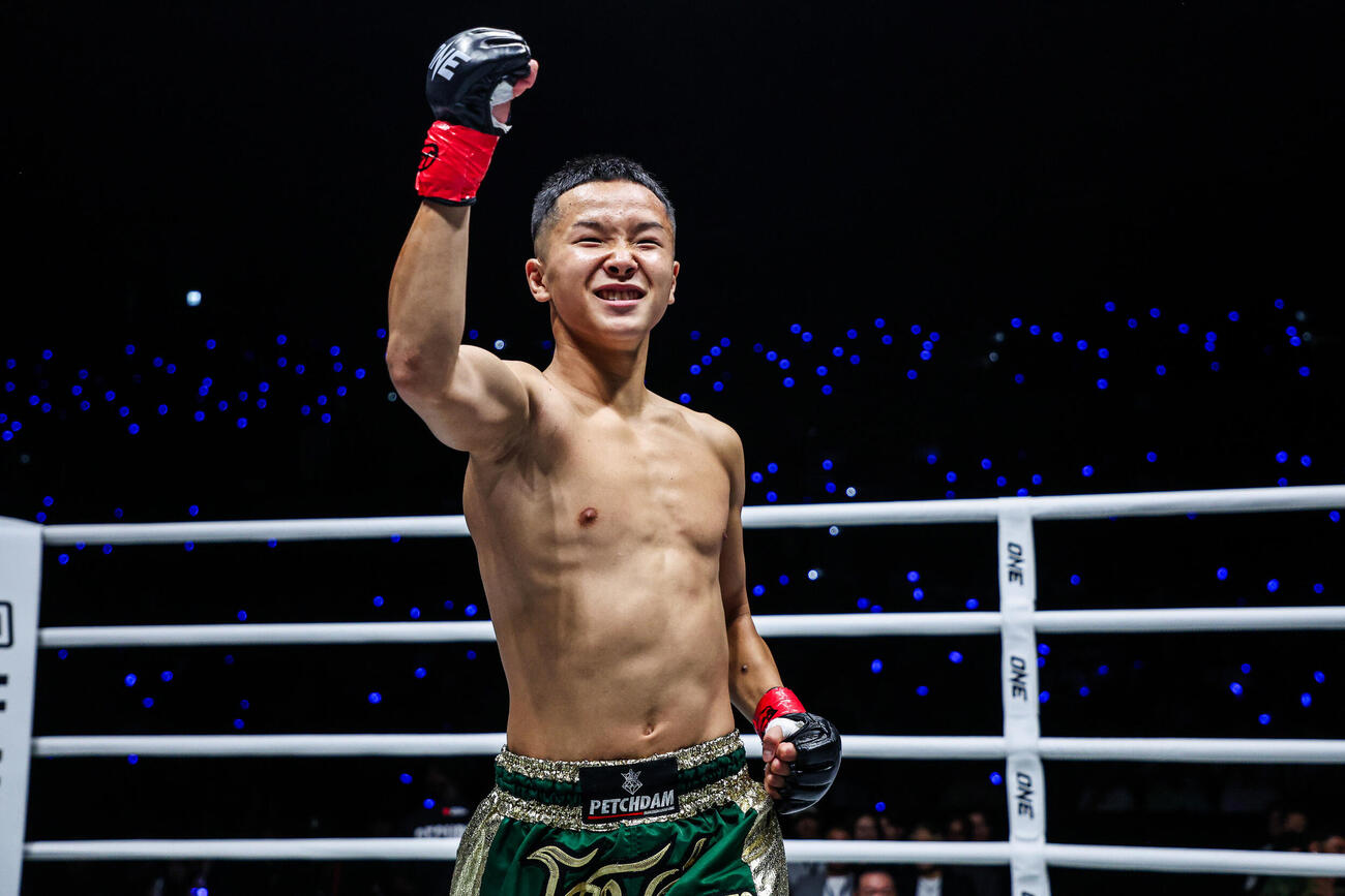 勝利した安部焰（C）ONE Championship