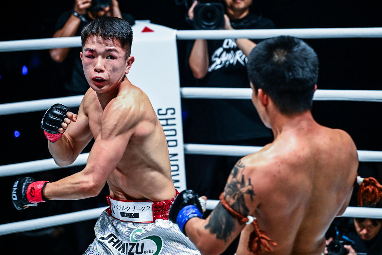 パンチを振るう奥脇竜哉（C）ONE Championship