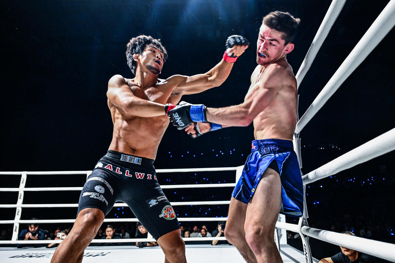強烈なパンチをたたき込んだ若松佑弥（C）ONE Championship