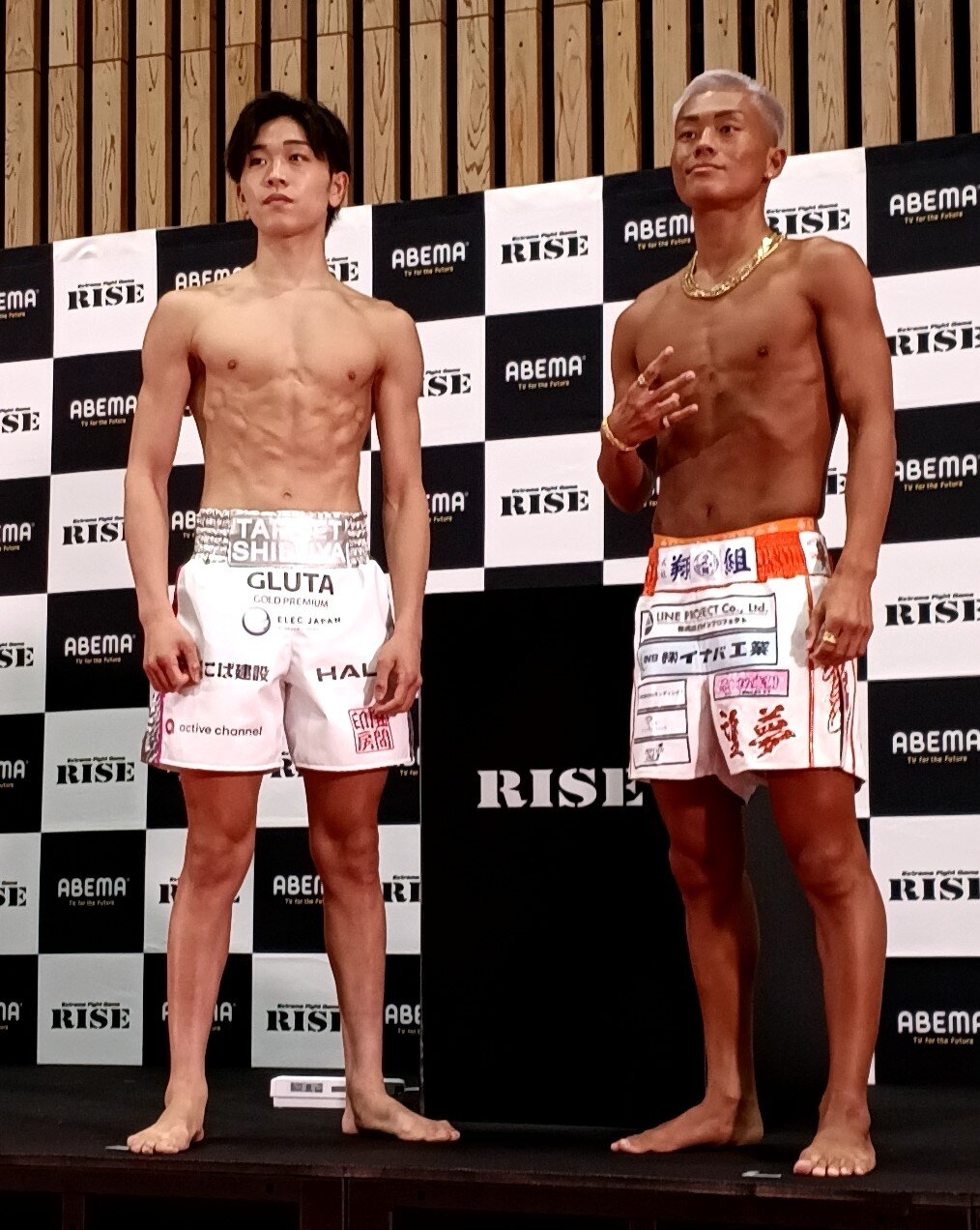 松本天志（左）と塚本望夢