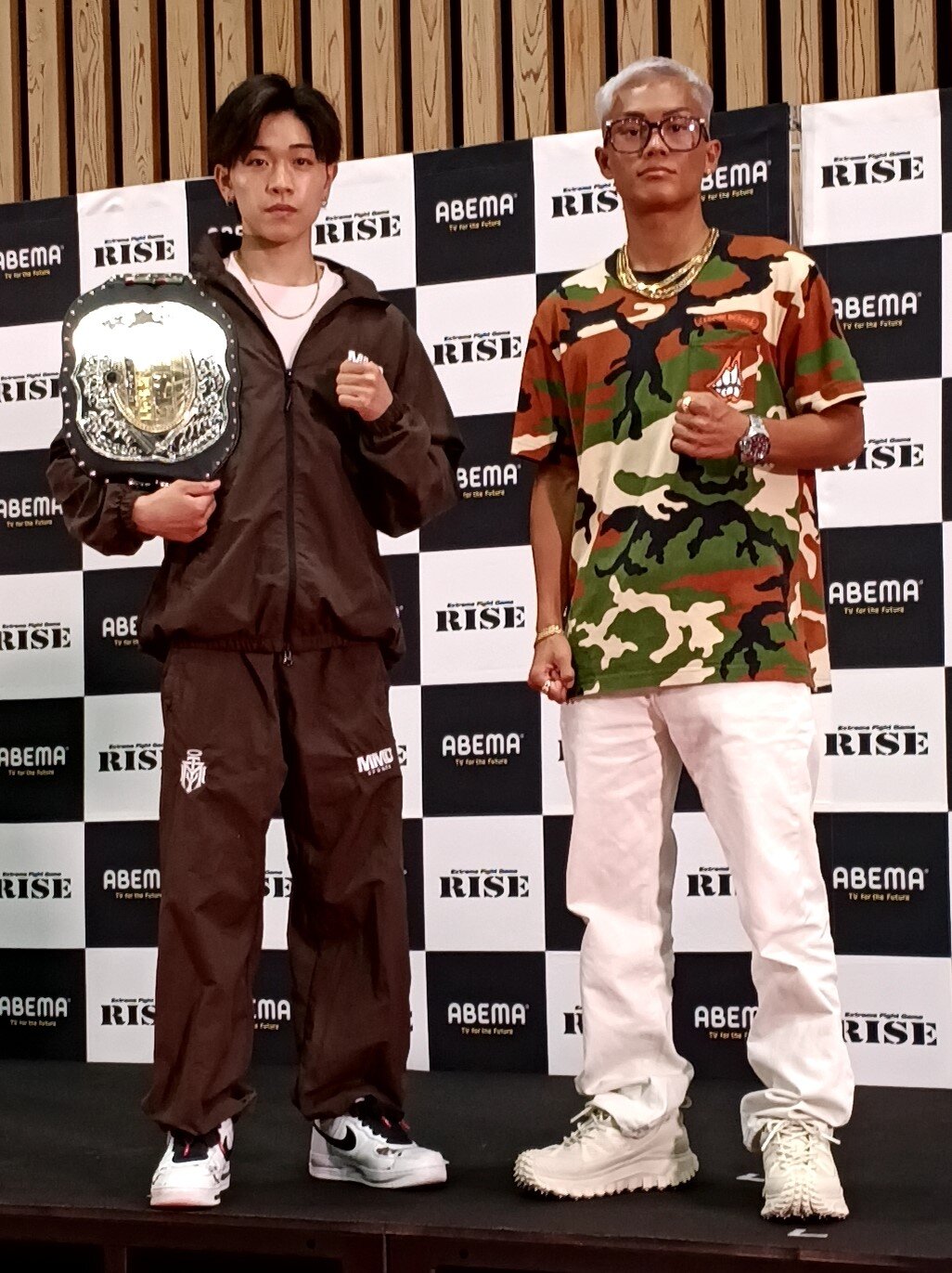 松本天志（左）と塚本望夢