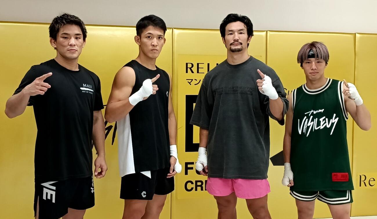 練習を公開した（左から）与座優貴、野杁正明、松倉信太郎、田丸辰