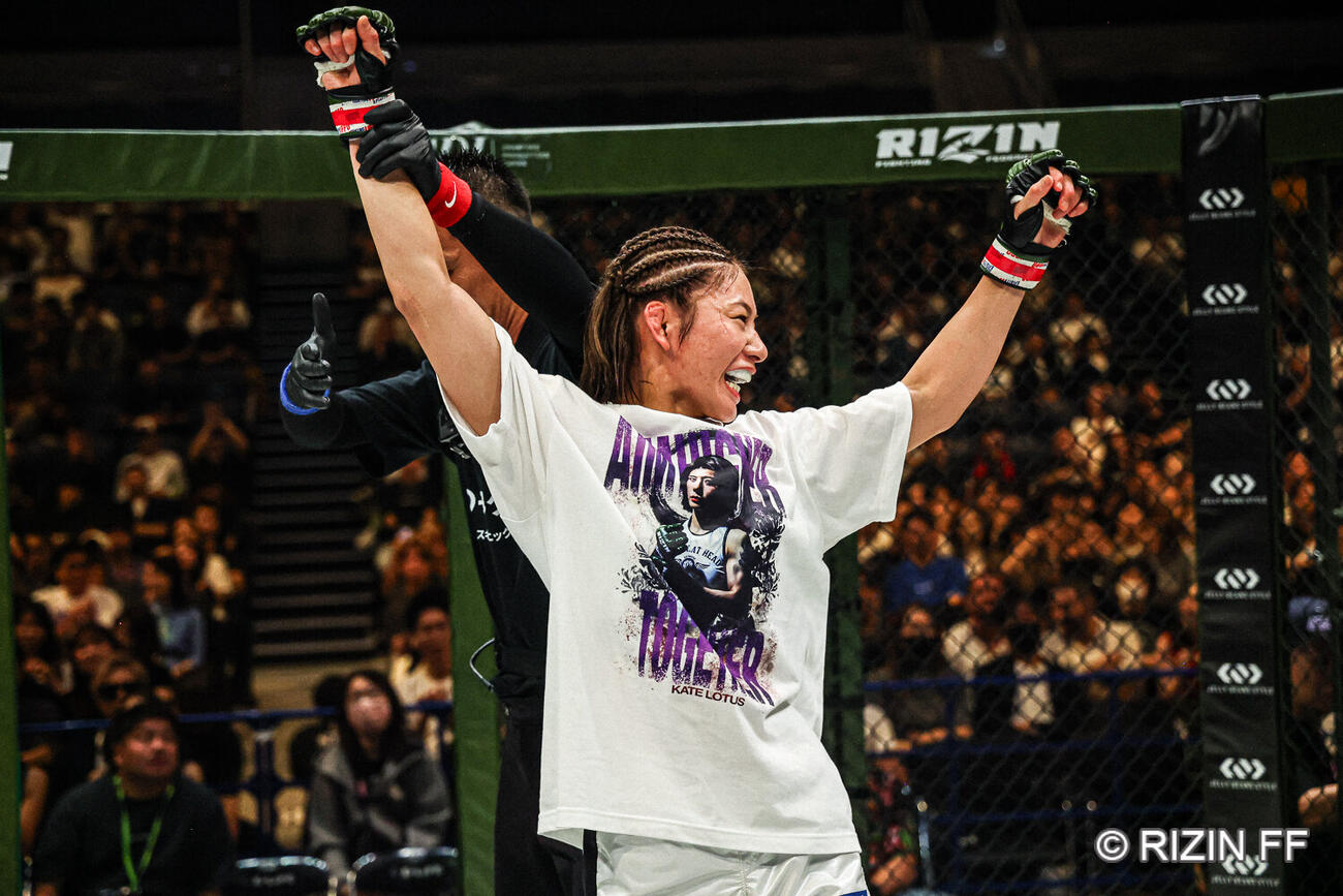 勝利したケイト・ロータス（C）RIZIN FF