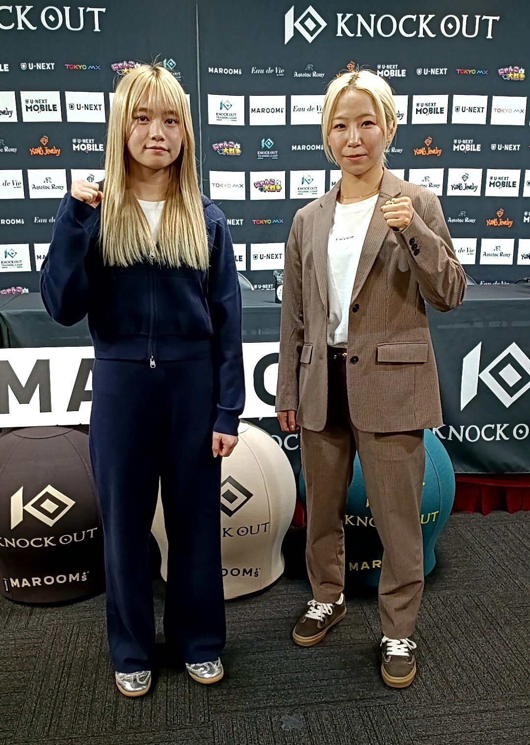 対戦するKiho（左）と坂田実優