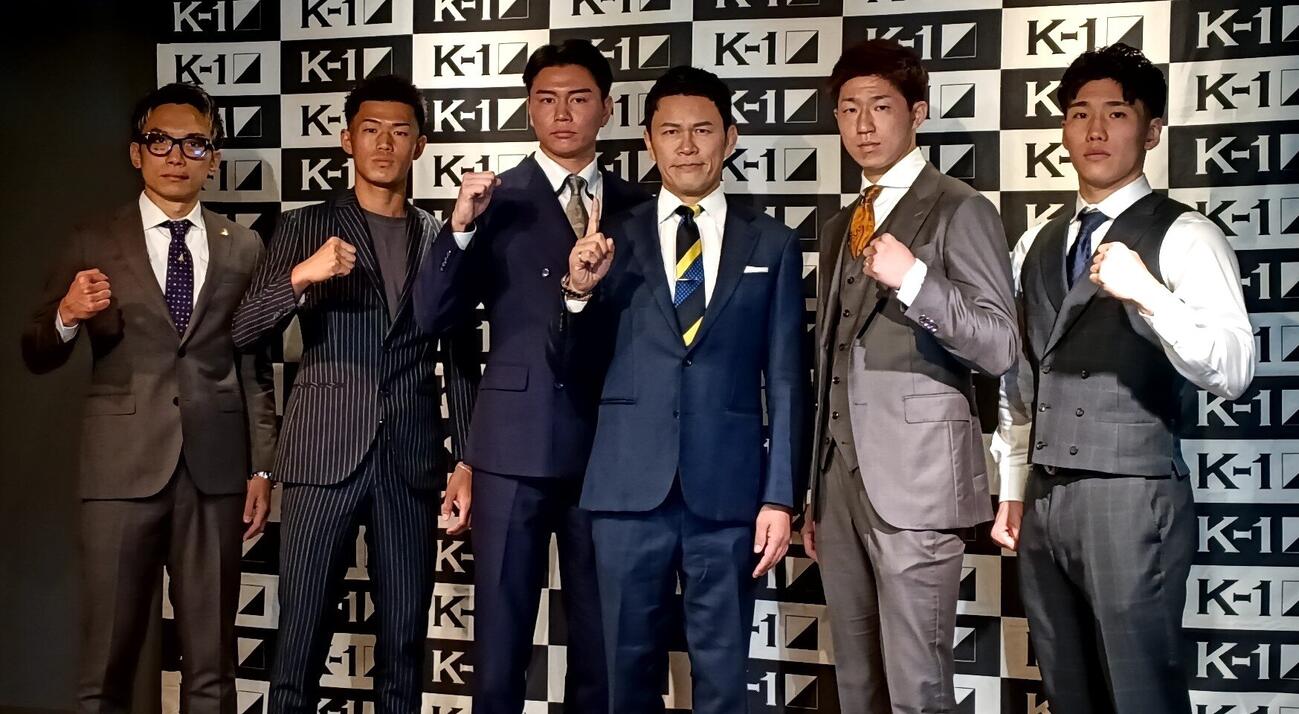 会見に出席した（左から）佐々木大蔵、石田龍大、齋藤紘也、須藤元気P、稲垣柊、坂本優輝