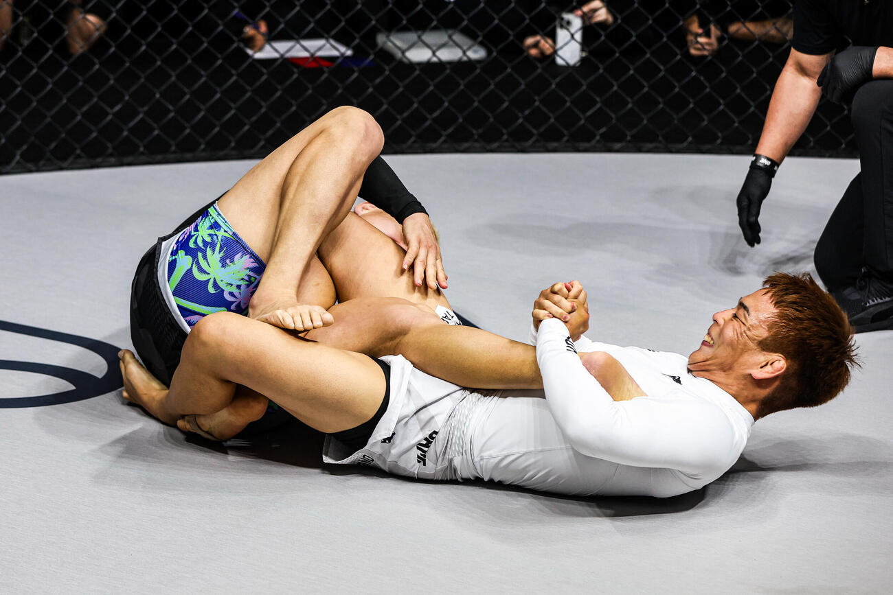 ヒールフックを極める竹浦正起（C）ONE Championship