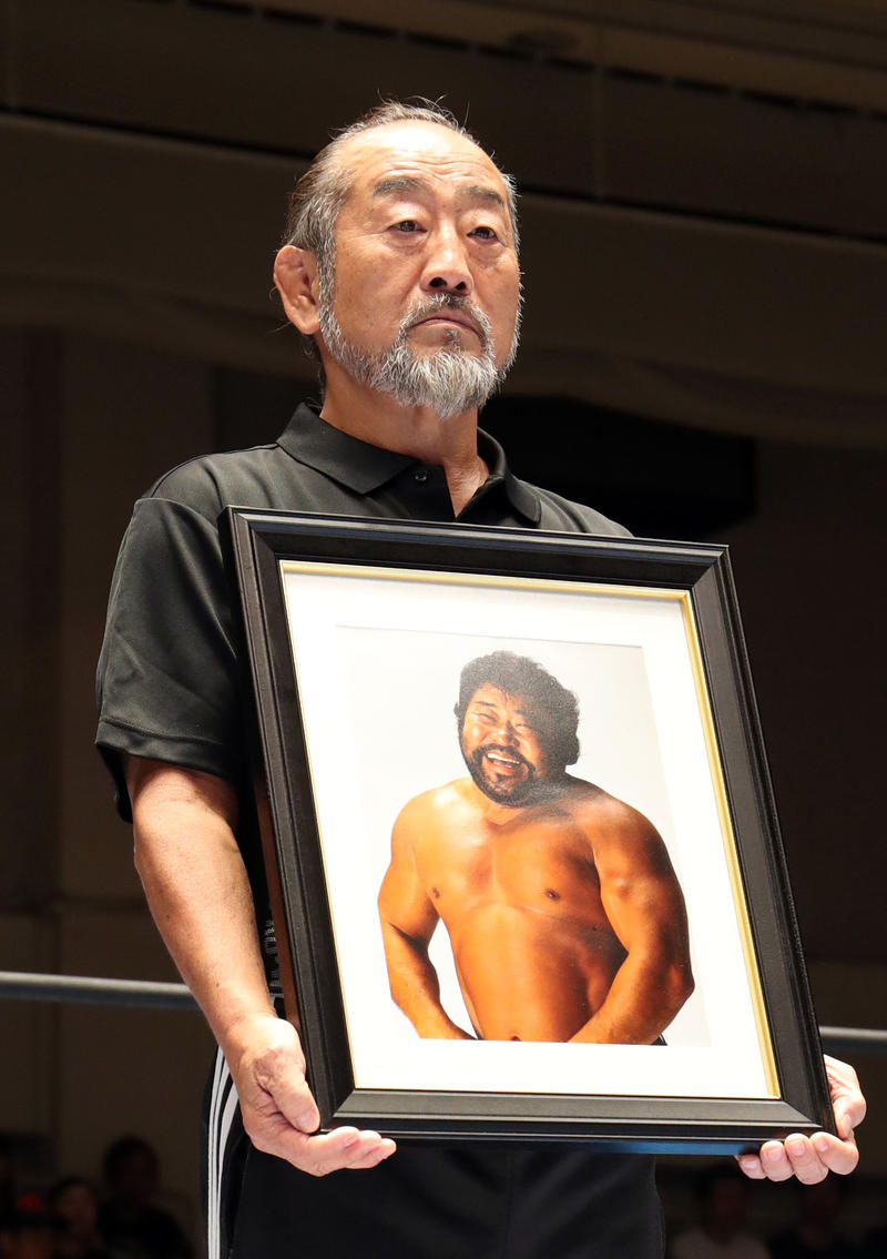 新日坂口相談役、マサ斎藤さんを10カウントで追悼 - プロレス : 日刊