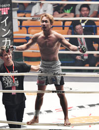 朝倉未来TKO勝利「朝倉兄弟で日本盛り上げます」 - 格闘技 : 日刊