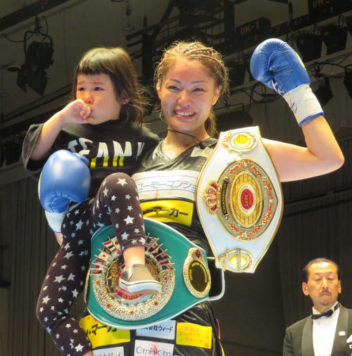 吉田実代が王座獲得「ほっと」勲章の流血に愛娘泣く - ボクシング : 日刊スポーツ
