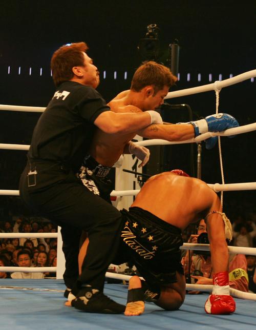 2004年12月、山本KID徳郁さんは魔裟斗から1Rにダウンを奪う