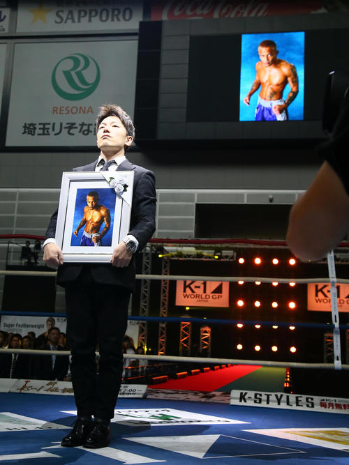 試合開始前、山本KID徳郁さんへ追悼の10カウントが行われた（撮影・足立雅史）