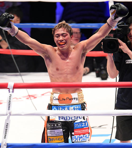 エフゲニー・チュプラコフに勝利し、初防衛を果たした伊藤（撮影・たえ見朱実）