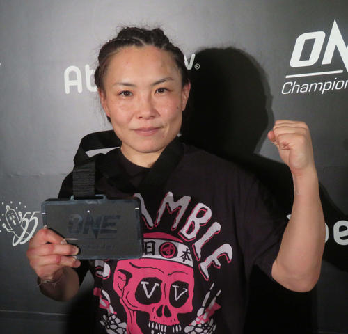 凱旋(がいせん)試合で一本勝ちを収めたONE女子アトム級の山口芽生