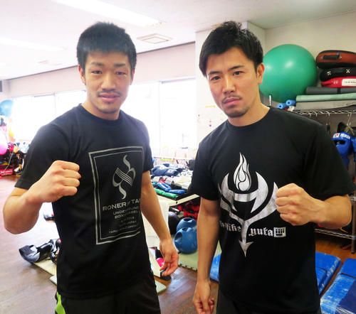 凱旋(がいせん)試合に向けて意気込む帝拳ジム堀池雄大(右)と舟山大樹（2019年4月12日撮影）