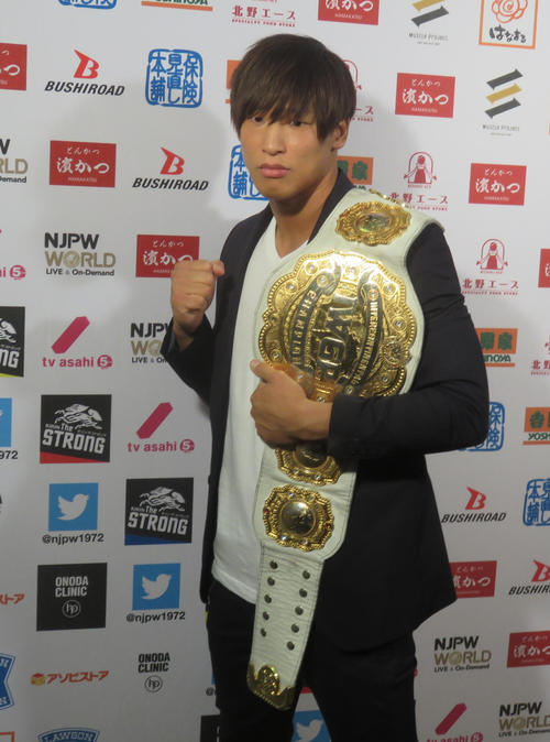 新日本プロレスへの入団を正式発表した飯伏幸太