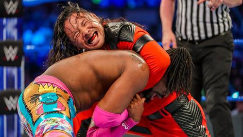 WWEヘビー級王者キングストン（左）とのシングル戦に臨んだ（Ｃ）2019WWE,Inc.AllRightsReserved