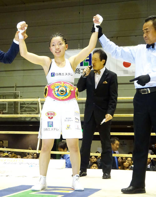 プロ4戦目でWBO女子世界ミニマム級王座を奪取した佐伯（撮影・加藤裕一）