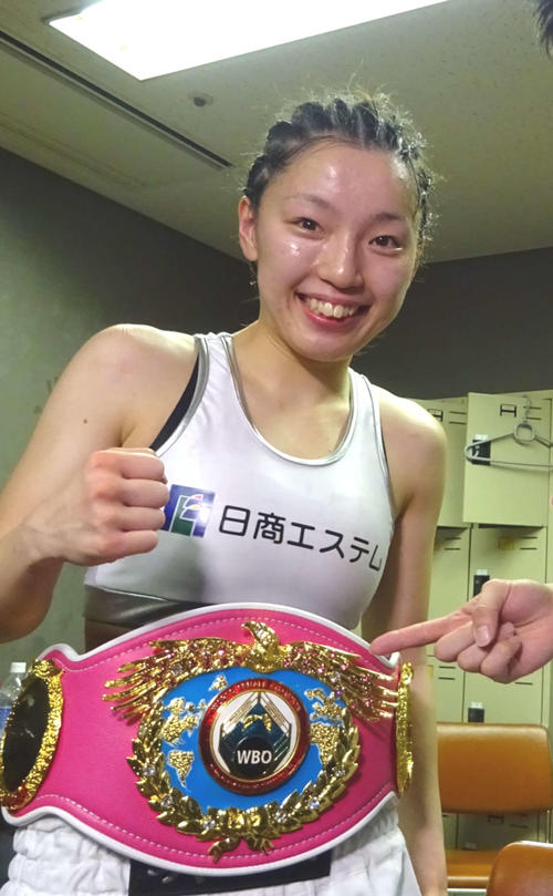プロ4戦目でWBO女子世界ミニマム級王座を奪取した佐伯霞（撮影・加藤裕一）