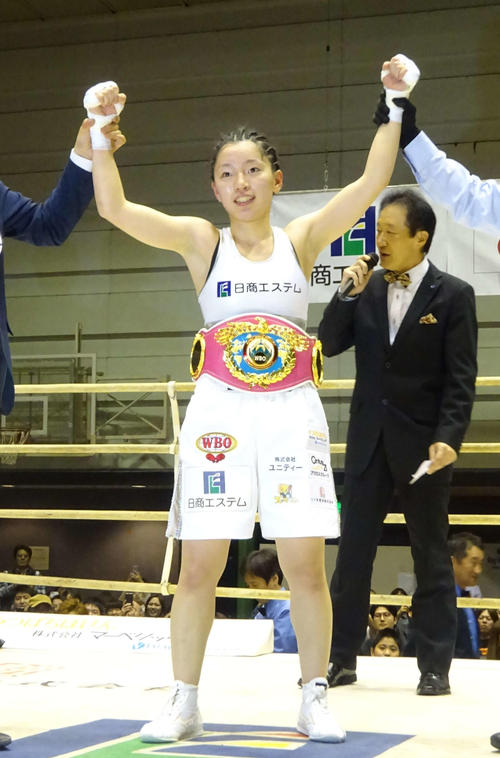 プロ4戦目でWBO女子世界ミニマム級王座を奪取した佐伯（撮影・加藤裕一）