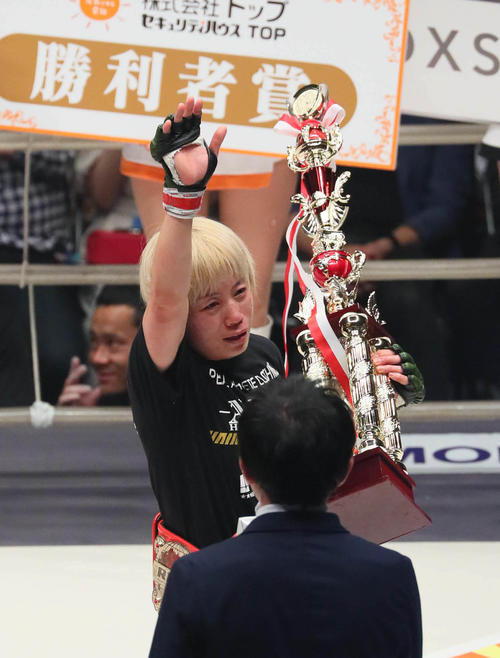 浜崎朱加はジン・ユ・フレイに判定勝ちする（撮影・宮崎幸一）