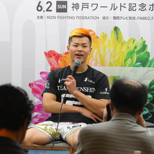 マーティン・ブランコ戦を振り返る那須川天心（撮影・宮崎幸一）