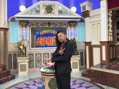 一時帰国中に日本テレビ「行列のできる法律相談所」に出演したWWE中邑真輔