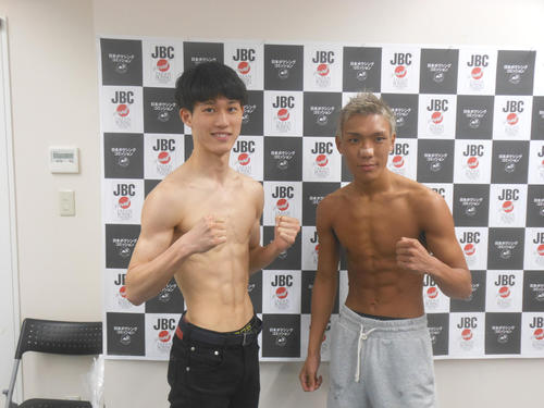 計量をクリアした牛島龍吾（左）と亀田京之介
