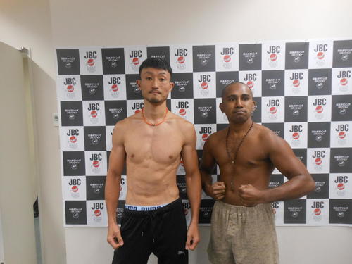 小原佳太（左）とジョスマル・ケフィ（2019年6月12日撮影）