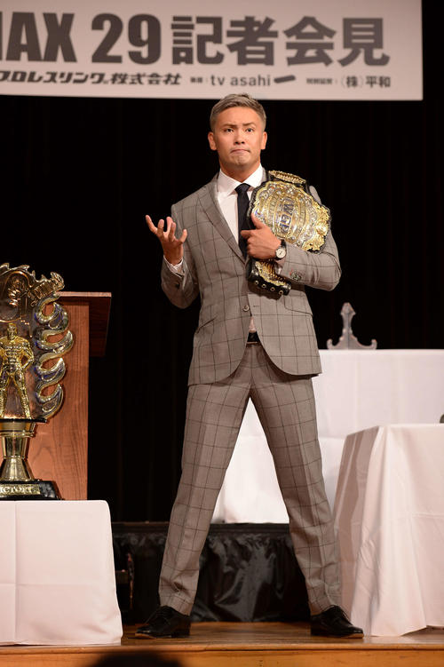 G1クライマックスの会見に出席したIWGPヘビー級王者オカダ・カズチカ