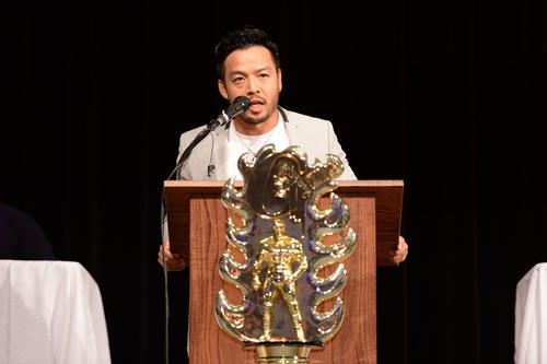 G1クライマックス会見で英語で抱負を語るKENTA