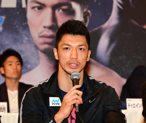 12日のボクシングWBA世界ミドル級タイトルマッチを前に会見を行う村田諒太（撮影・清水貴仁）