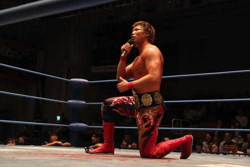 3冠ヘビー級選手権前哨戦で勝利し、10分超のパフォーマンスとマイクで締めた王者宮原健斗