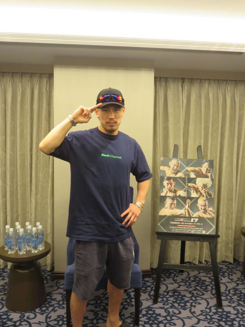 28日のRIZIN17大会での朝倉未来戦へ向けた公式会見で、勝利宣言した矢地祐介