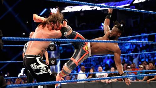 US王者AJスタイルズにトラブル・イン・パラダイスを決めるWWEヘビー級王者キングストン（Ｃ）2019WWE,Inc.AllRightsReserved