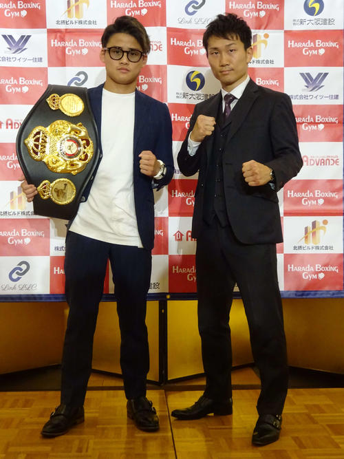 2度目の防衛戦に臨むWBAスーパー世界ライトフライ級王者京口紘人（左）と挑戦者の同級1位久田哲也（撮影・加藤裕一）