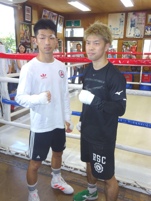 公開スパーリングを行った田中兄弟。右が世界3階級覇者の弟恒成、左が東京五輪を狙う兄亮明（撮影・加藤裕一）