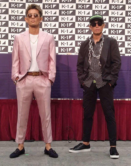 メインイベントで対戦する皇治（左）と大岩（撮影・吉池彰）