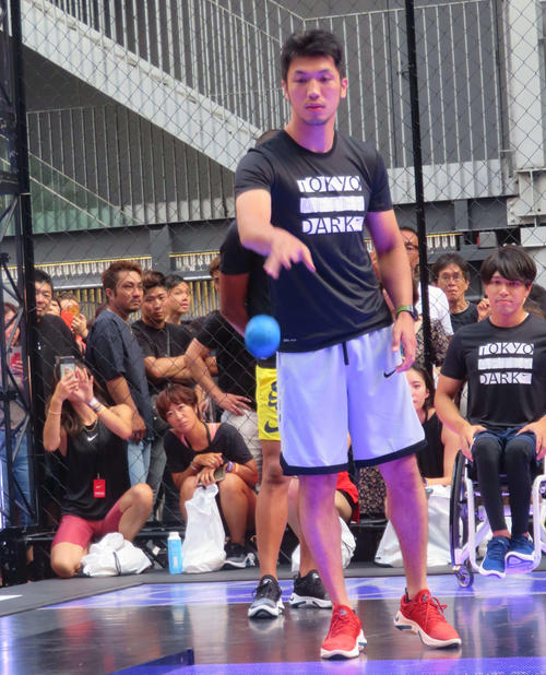 ナイキ主催イベントでサイバーボッチャを体験するWBA世界ミドル級王者村田諒太
