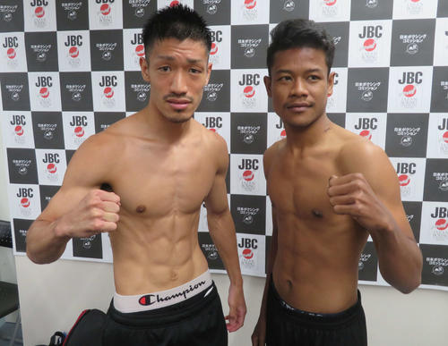 初めてセミファイナルで出場する舟山（左）。右は対戦相手のソーポン