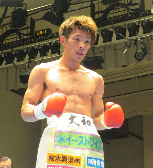3回TKO勝ちを収め、決定トーナメント決勝進出を決めた波田