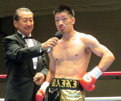 セミファイナル初登場で4回KO勝ちを飾ったスーパーバンタム級の舟山（撮影・藤中栄二）