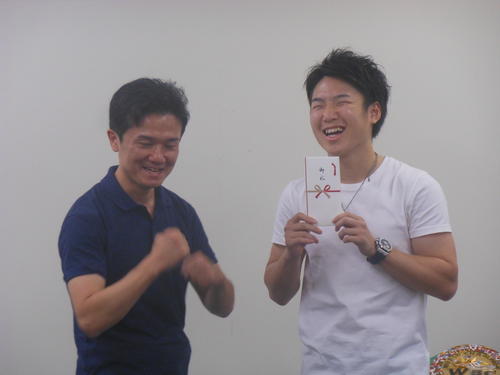 木村悠氏（左）とのトークショーに出席した拳四朗