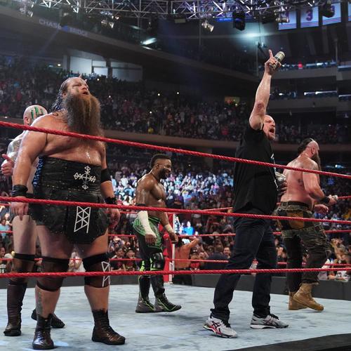 米ニューヨークで開催されたロウ大会に登場したスティーブ・オースチン（右）　（Ｃ）2019WWE,Inc.AllRightsReserved