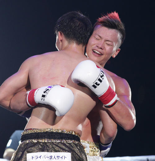 志朗（左）に判定勝ちした那須川（撮影・中島郁夫）