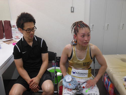 王座統一に失敗した宮尾綾香と梅津宏治トレーナー