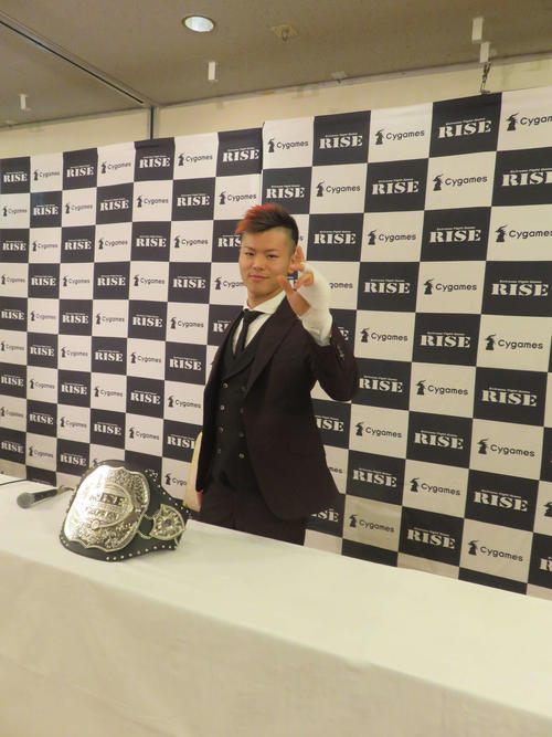 RISEワールドシリーズ2019　58キロ以下級トーナメントで優勝した那須川天心は一夜明け会見で左拳負傷を明かす